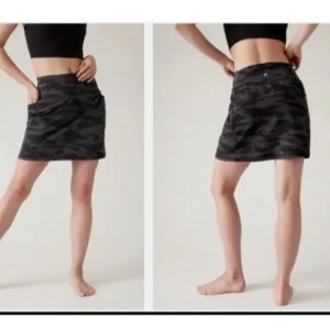 {Athleta} Salutation Stash Pocket 16.5&quot; Skort in Black / Grey Camo - XS - NWT