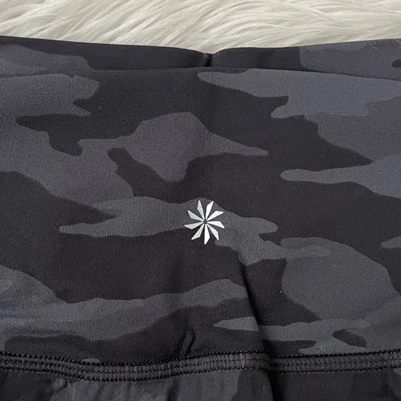 {Athleta} Salutation Stash Pocket 16.5&quot; Skort in Black / Grey Camo - XS - NWT