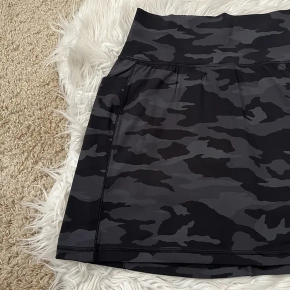 {Athleta} Salutation Stash Pocket 16.5&quot; Skort in Black / Grey Camo - XS - NWT