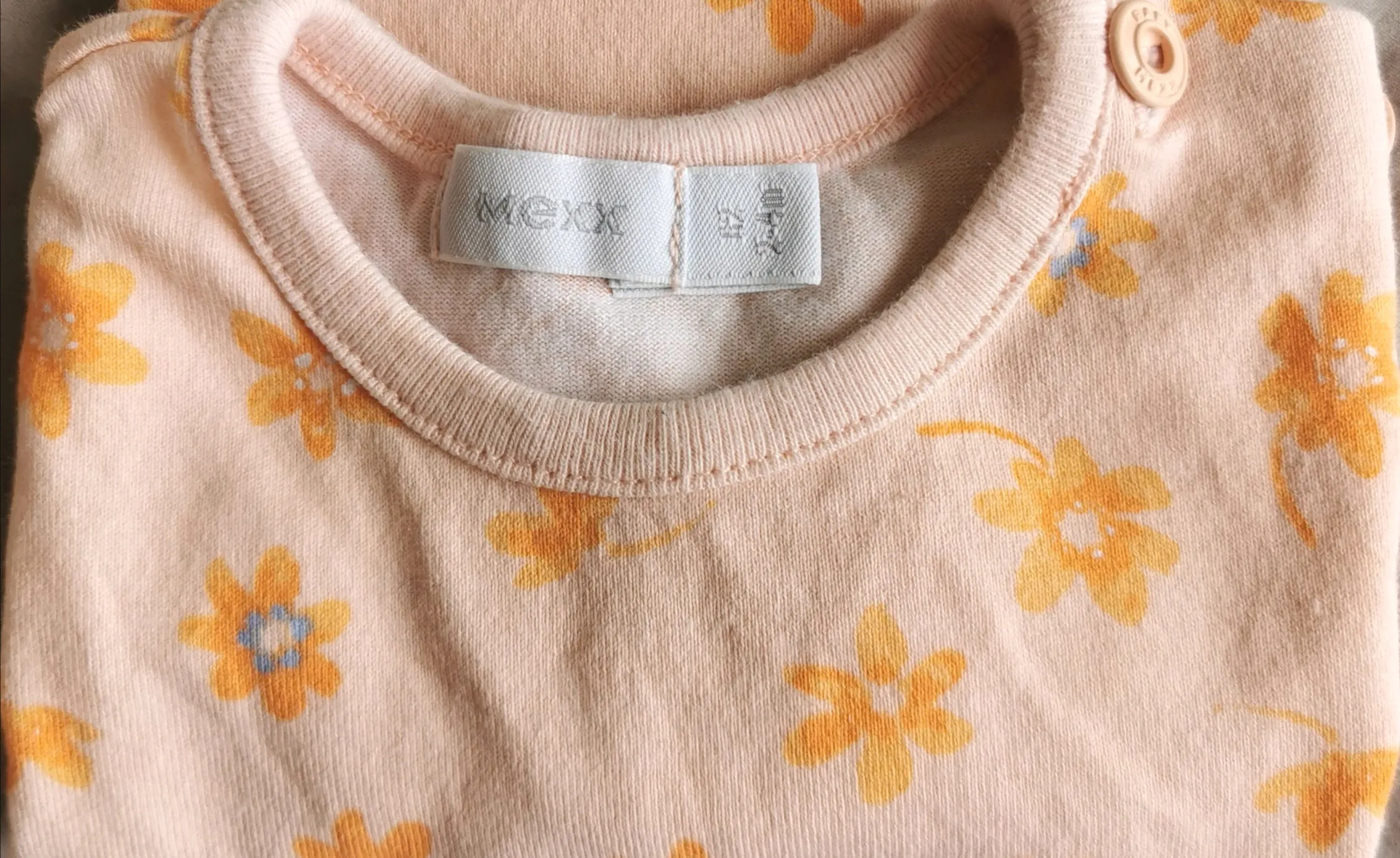BABY GIRL SIZE 2/4 MONTHS - Baby MEXX, Soft Cotton, Floral T-shirt EUC B47