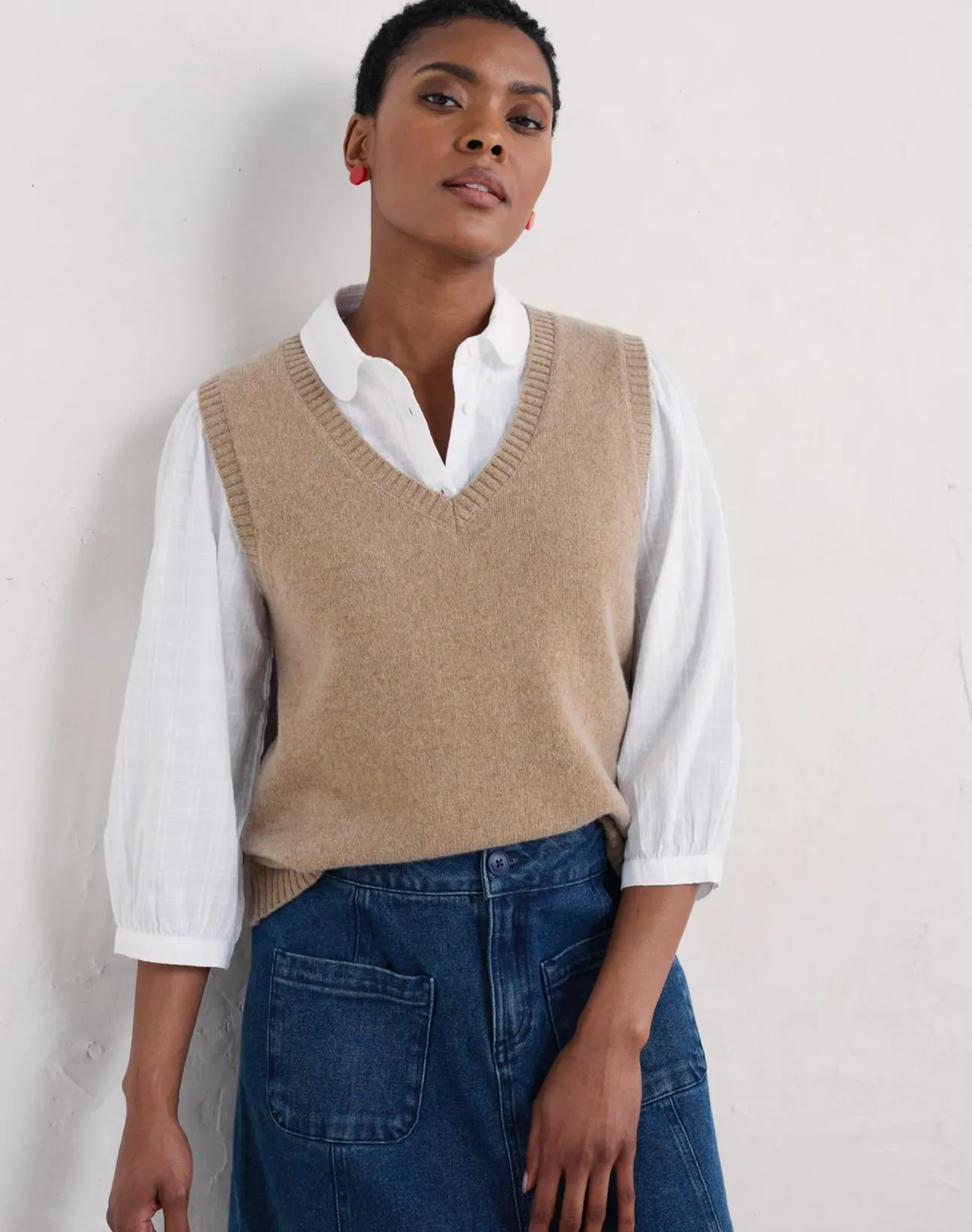 EAST VIEW VEST V-NECK - DARK WHEAT