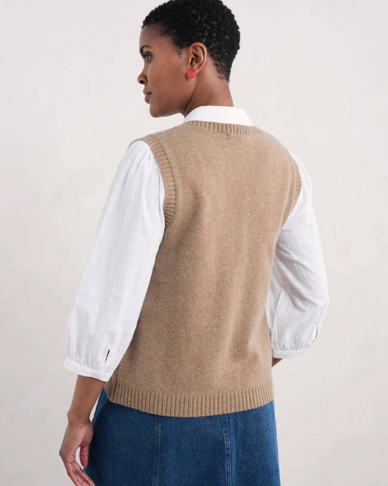 EAST VIEW VEST V-NECK - DARK WHEAT