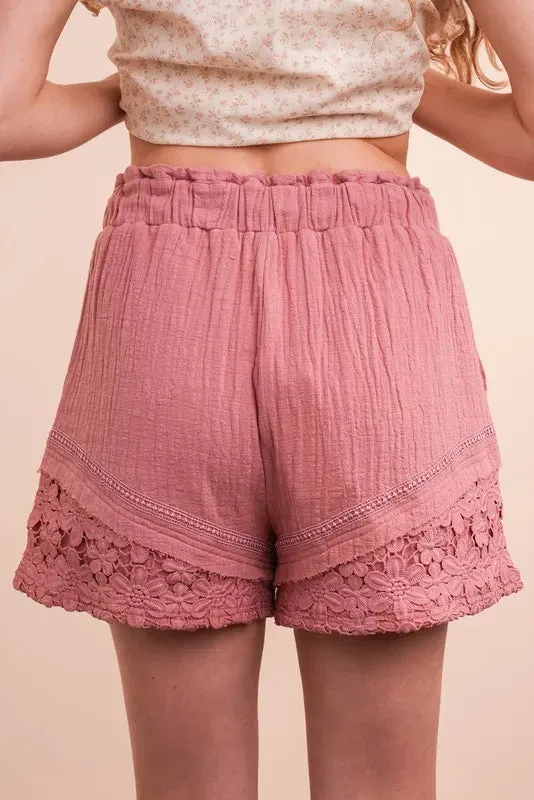 Lace Contrast Detail Woven Shorts