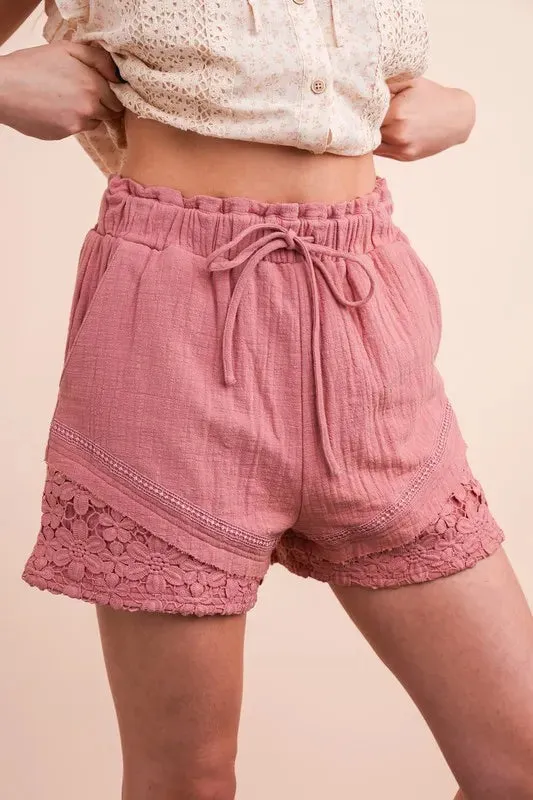 Lace Contrast Detail Woven Shorts