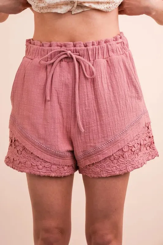 Lace Contrast Detail Woven Shorts