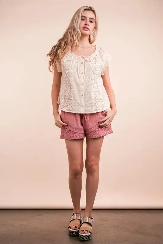 Lace Contrast Detail Woven Shorts