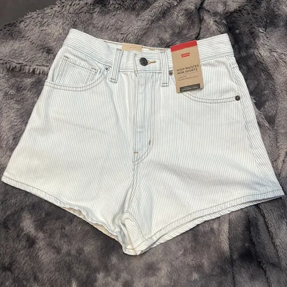 Levi’s High-Waisted Mom Shorts Size 24 Light Blue White Denim Stripey NWT