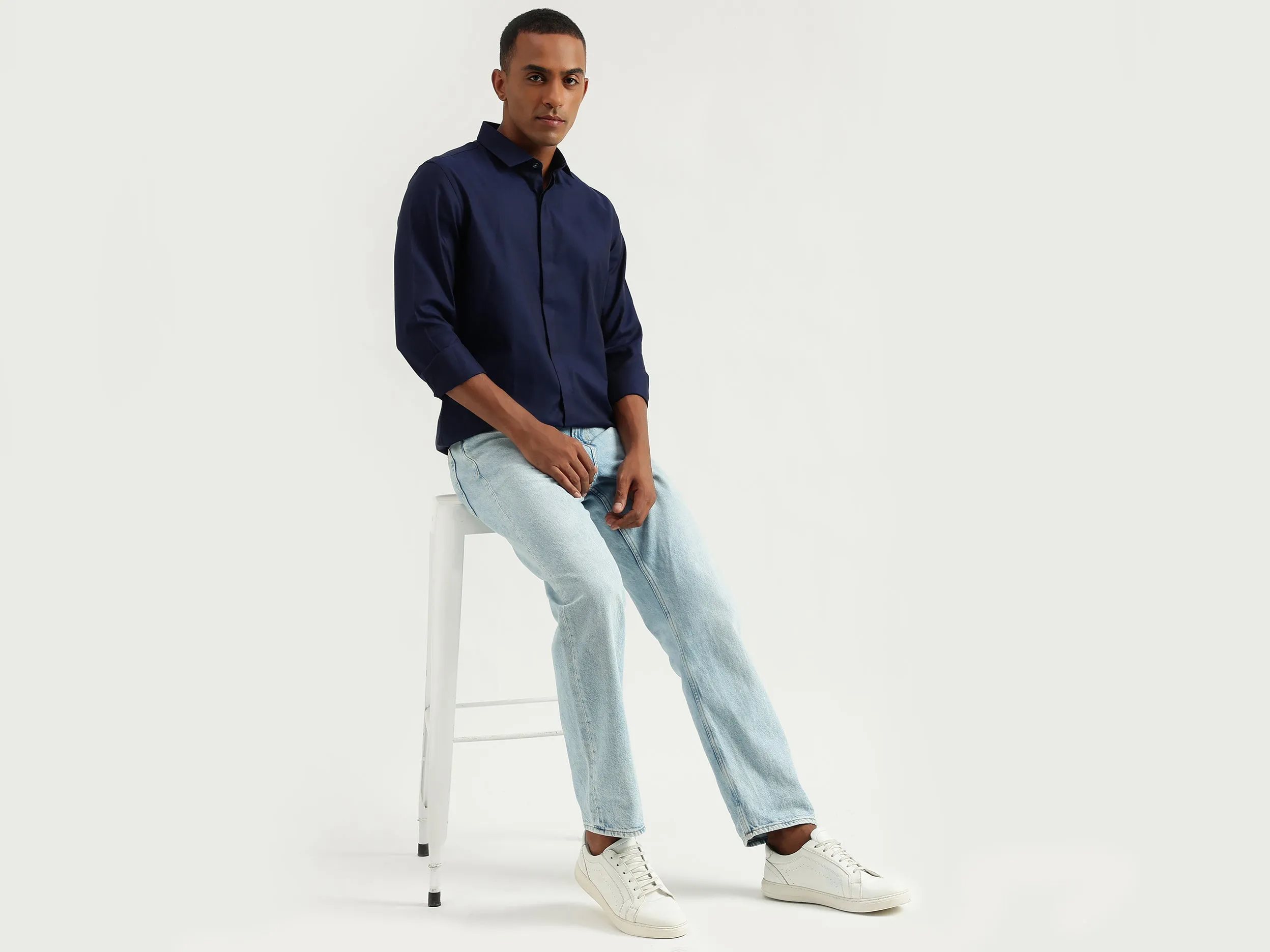 Men's Slim Fit Cutaway Collar Solid Shirts