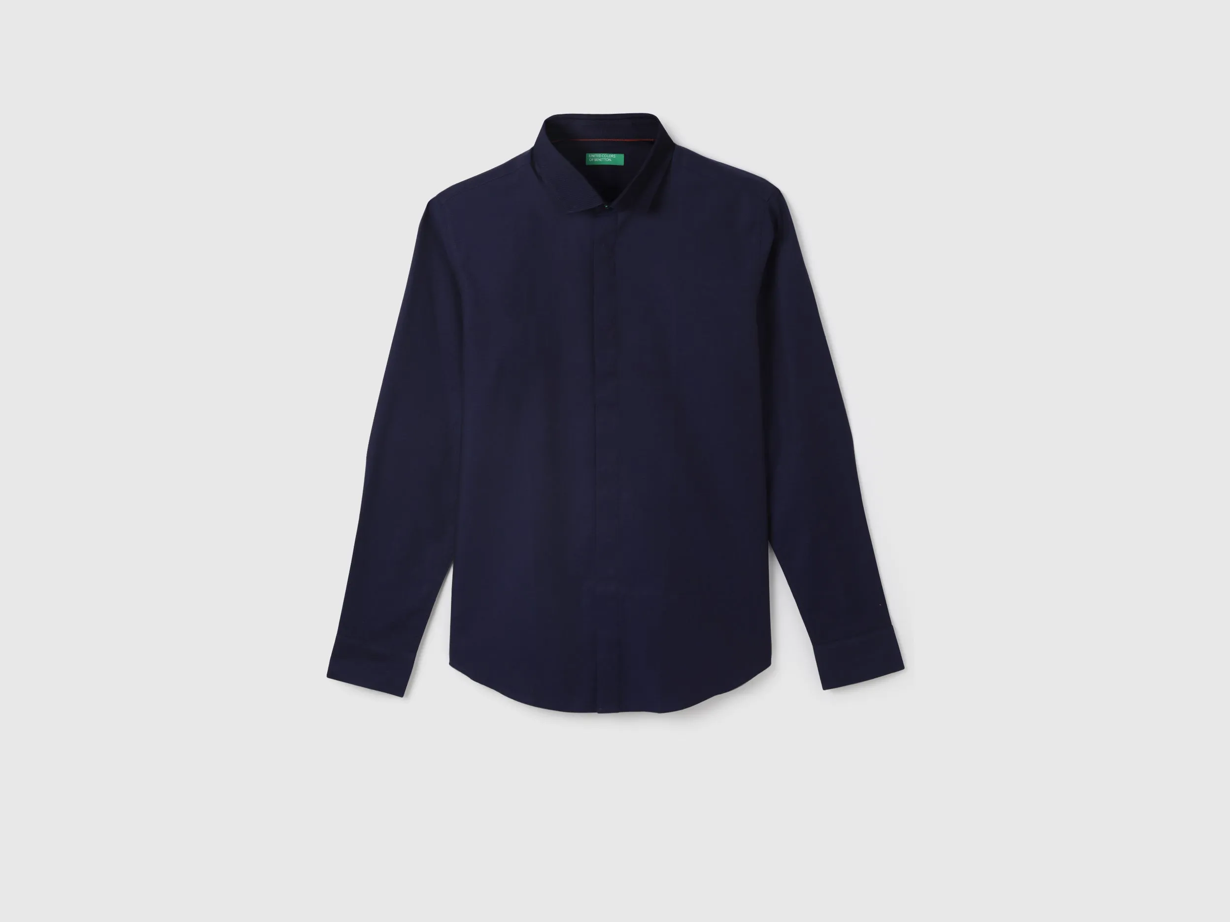 Men's Slim Fit Cutaway Collar Solid Shirts