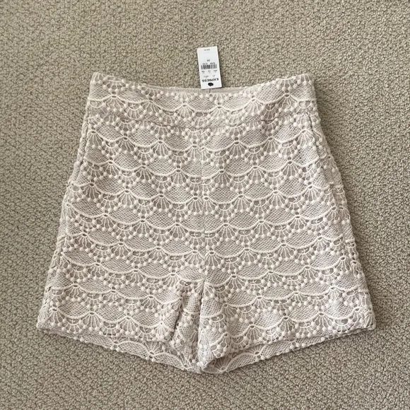 NEW Express High Rise Scalloped Lace Shorts Business Chic Cream 00 0 NWT RARE