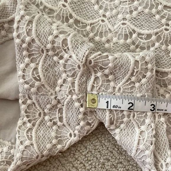 NEW Express High Rise Scalloped Lace Shorts Business Chic Cream 00 0 NWT RARE