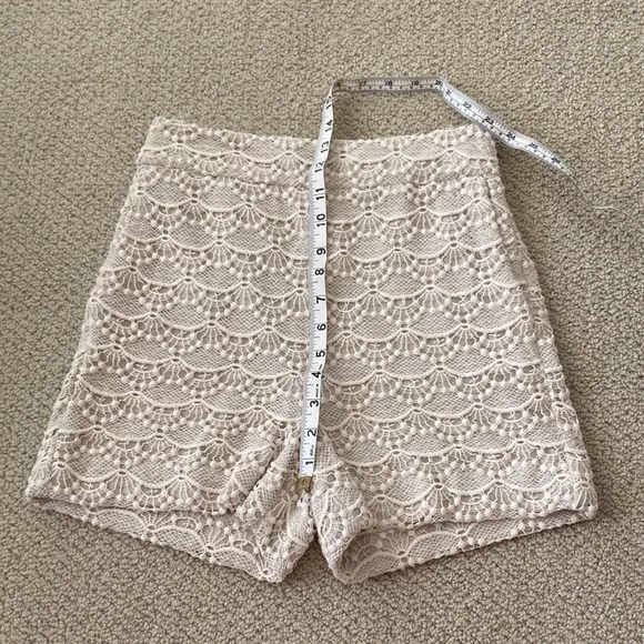 NEW Express High Rise Scalloped Lace Shorts Business Chic Cream 00 0 NWT RARE
