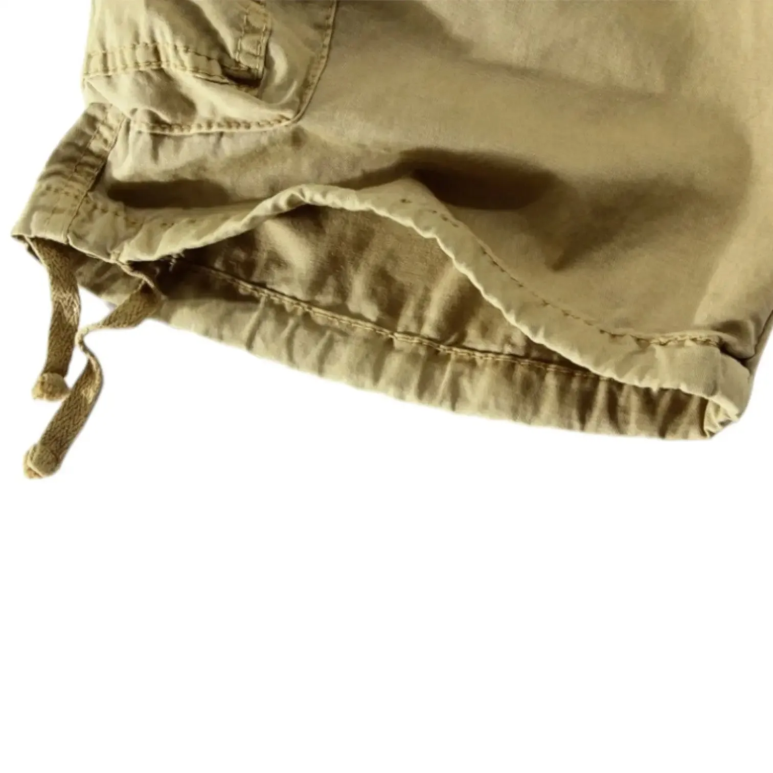 SHORT MILITAIRE AVEC EFFET FROISSÉ