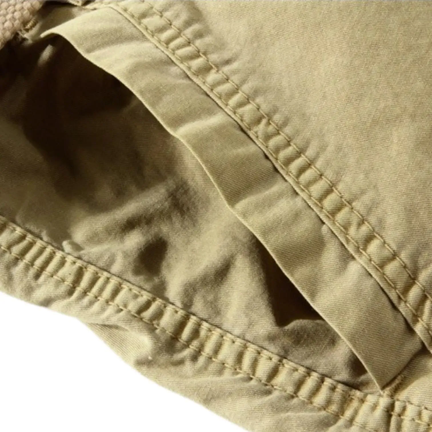 SHORT MILITAIRE AVEC EFFET FROISSÉ