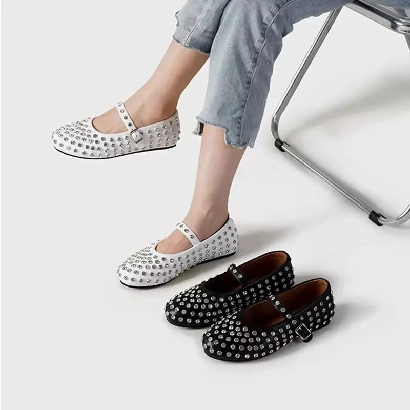 Studded moccasin for women