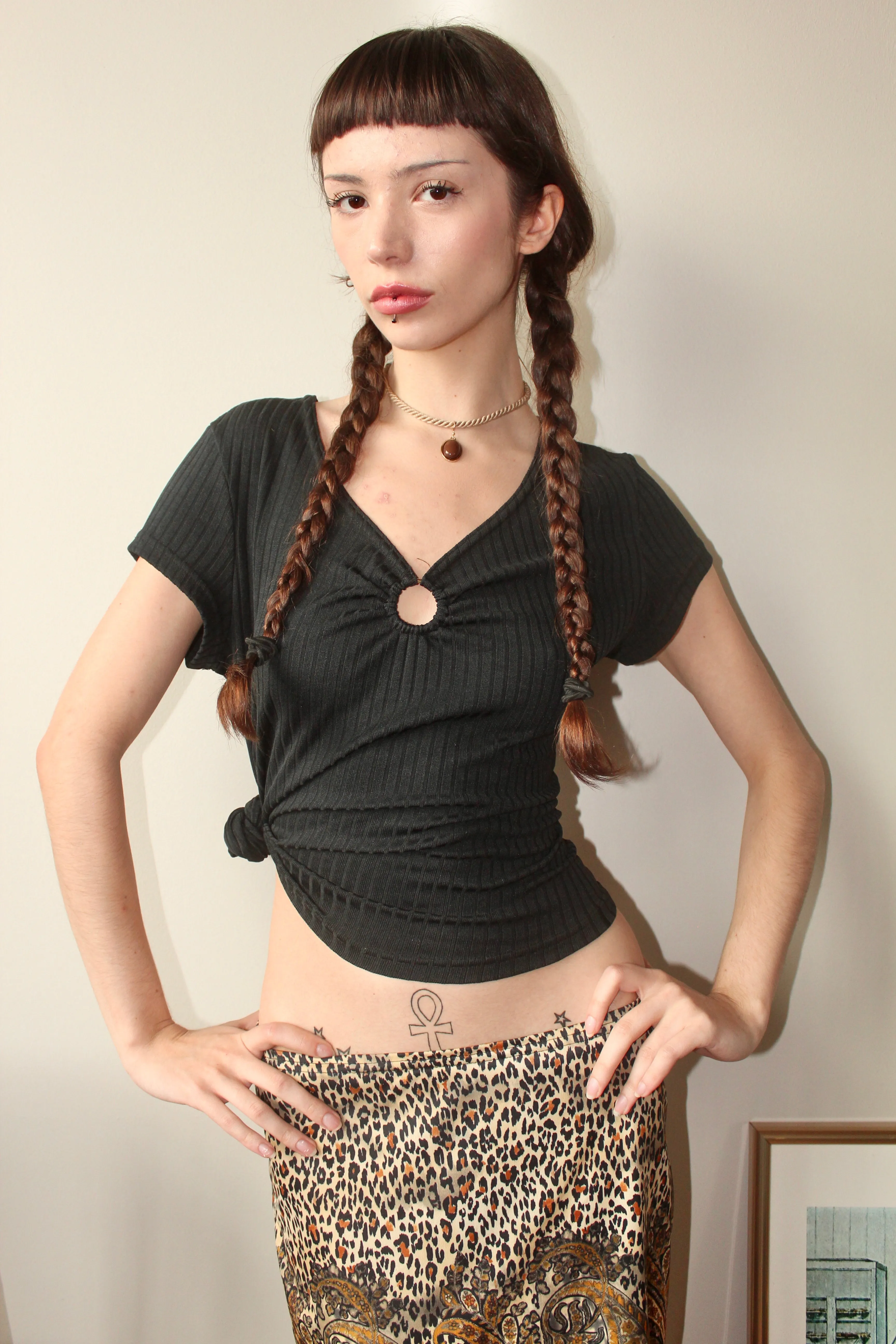 Vintage 90s Keyhole Tee (S-M)