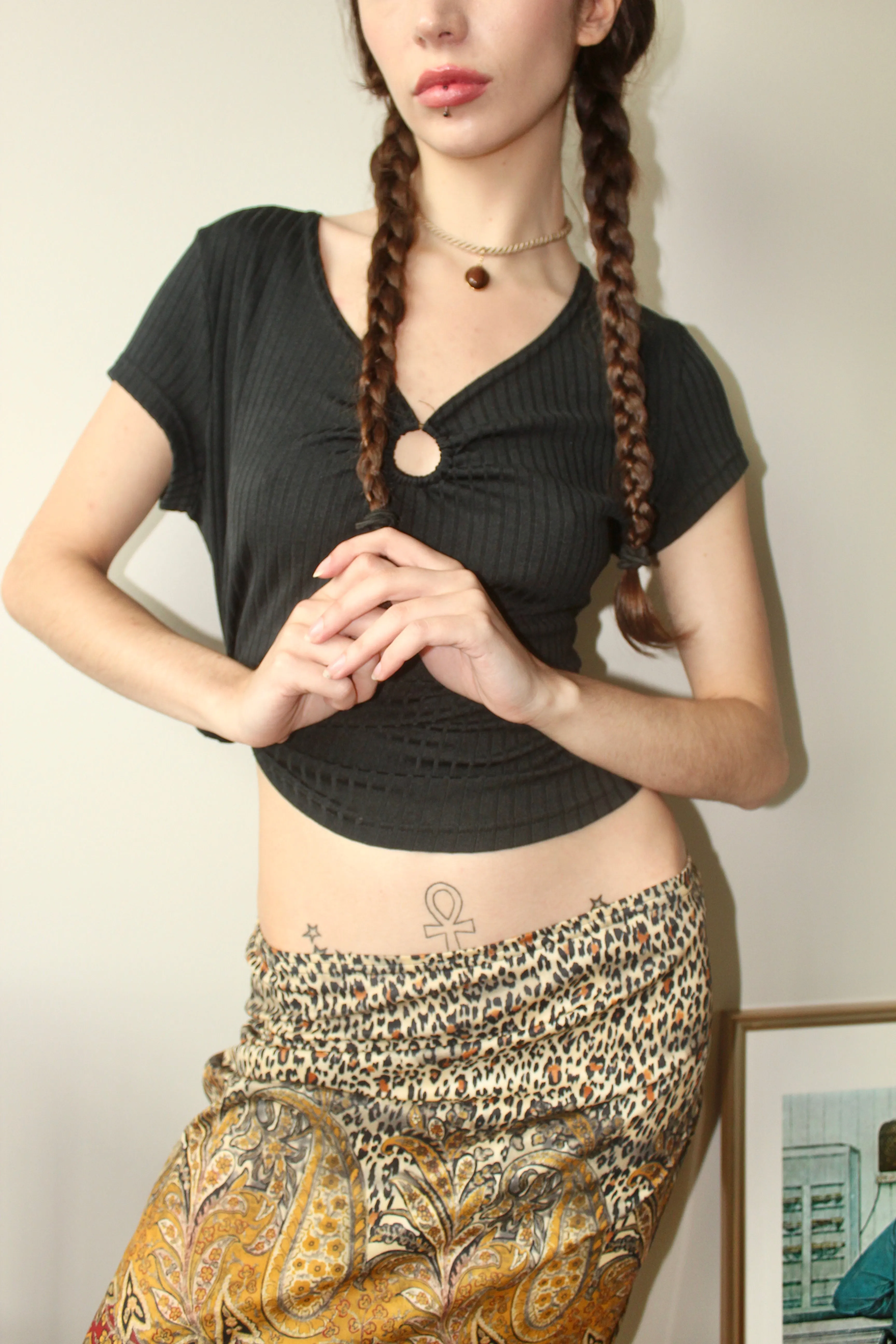Vintage 90s Keyhole Tee (S-M)