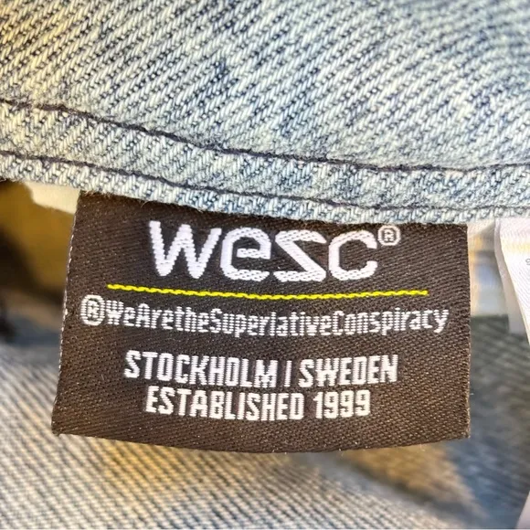WeSC Overall Shorts Daisy Print Light Wash Denim Y2K Streetwear M/L/4 Unisex NEW