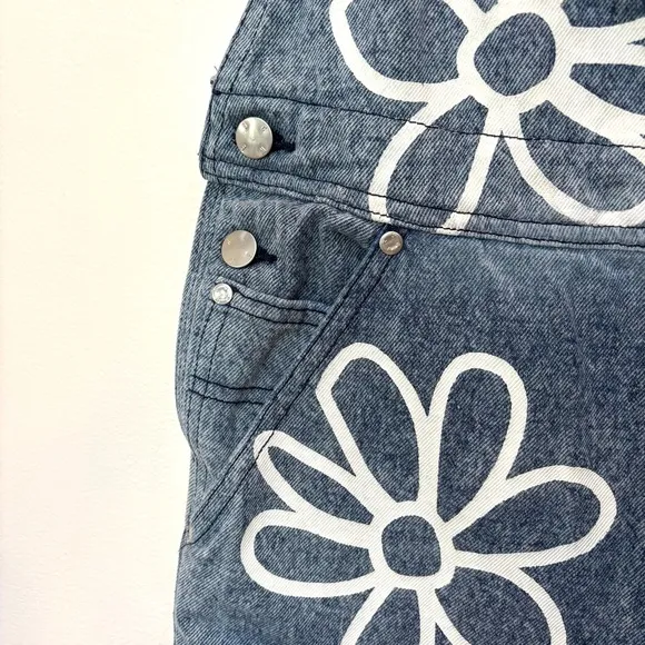 WeSC Overall Shorts Daisy Print Light Wash Denim Y2K Streetwear M/L/4 Unisex NEW