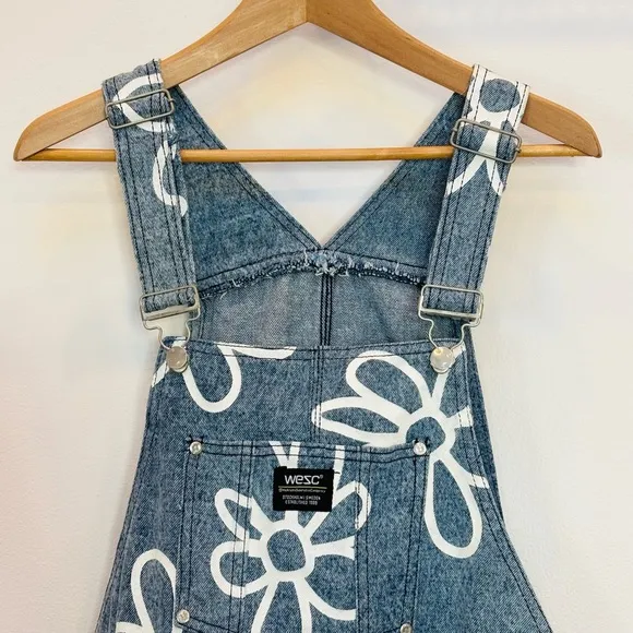 WeSC Overall Shorts Daisy Print Light Wash Denim Y2K Streetwear M/L/4 Unisex NEW