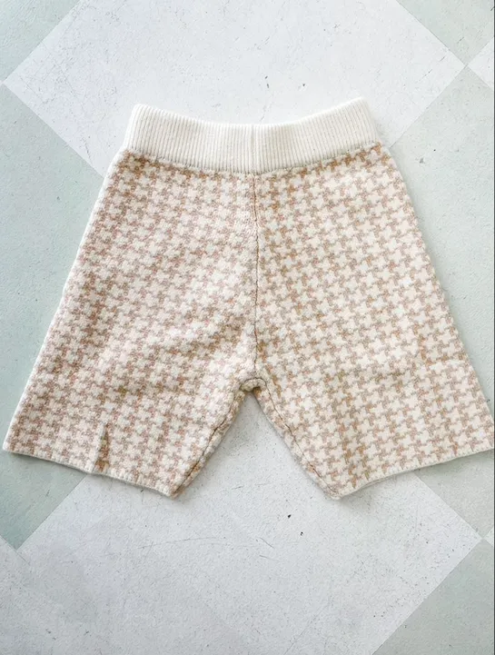 Zoe Houndstooth Shorts Beige